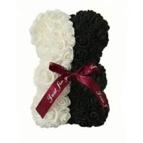 Oso rosa blanco y negro con lazo