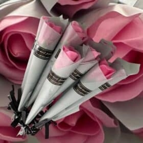 Verzaubere deine Sinne mit Rosen: Romantische 10er Sets pinke Seifenrosen